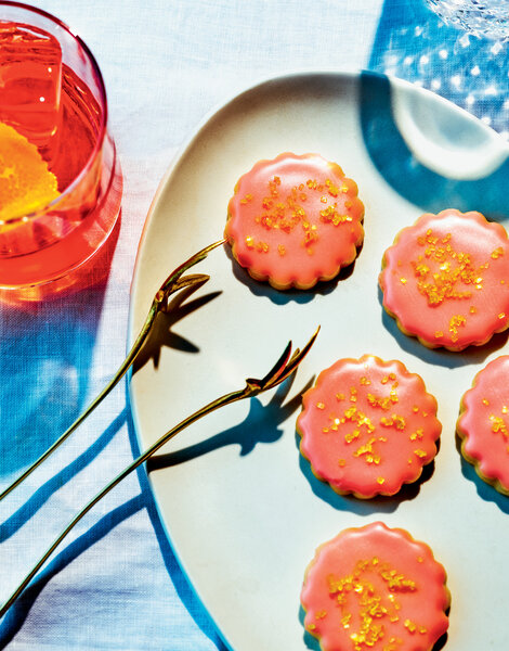 Spiced Shortbread Cookies: Almost Too Pretty to Eat