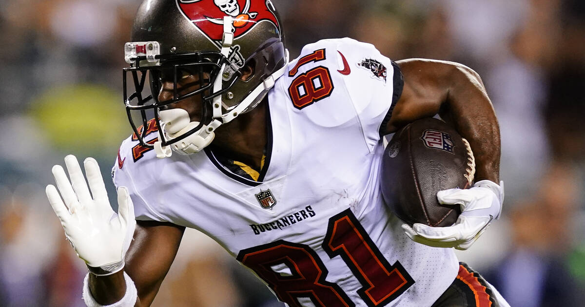 Antonio Brown's Contract Terminated by Tampa Bay Buccaneers