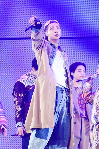 K-POP・アジア BTS PERMISSION TO DANCE ON STAGE BTS Kicked Off Permission To Dance On Stage With Online Concert