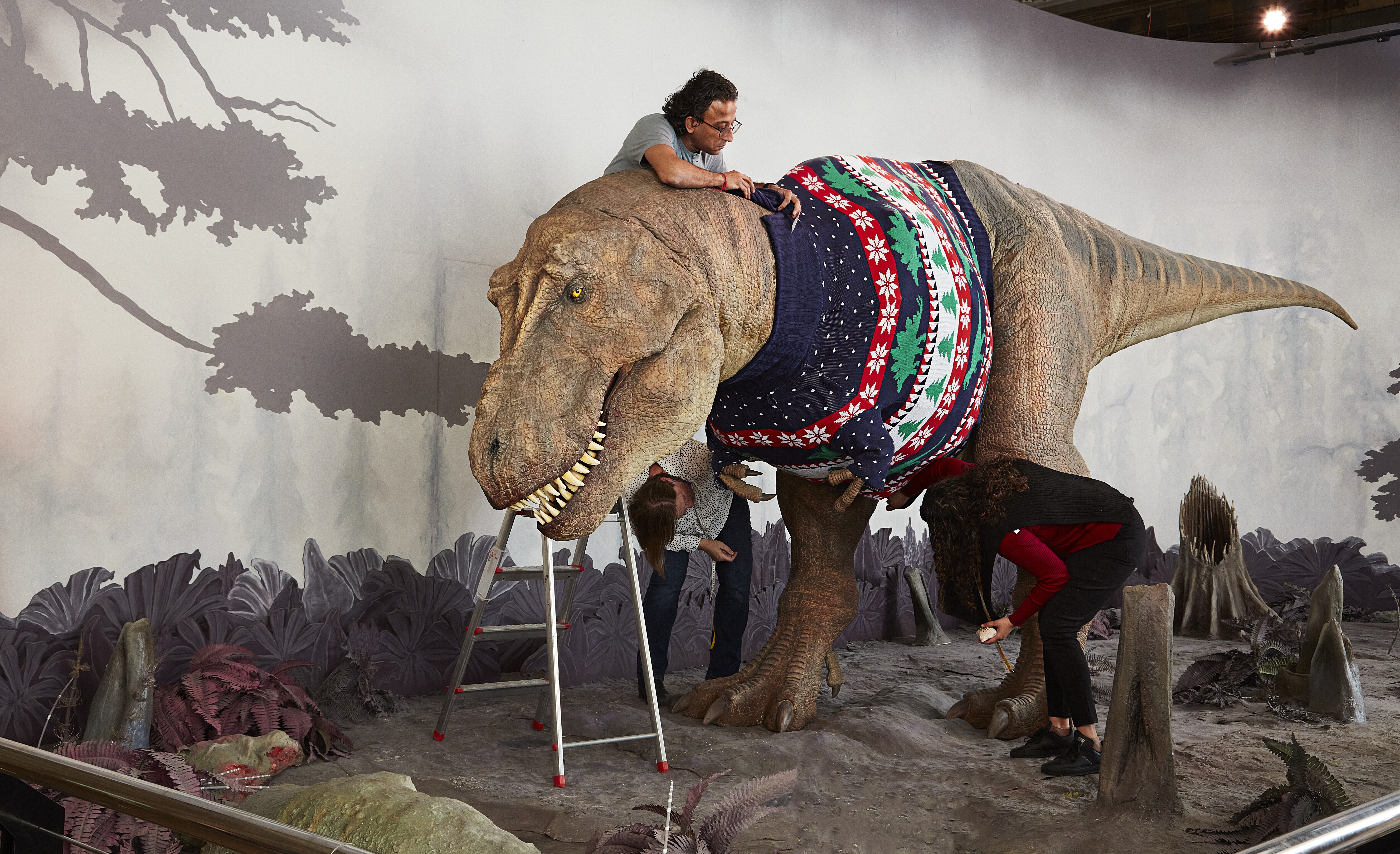 London Natural History Museum Put Giant T.Rex in a Christmas Sweater -  Thrillist