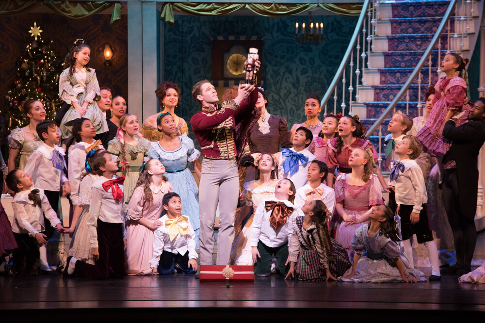 White Christmas Theatre 2022 Las Vegas Celebrate The Holidays In Las Vegas At These Festive Events 2021 - Thrillist