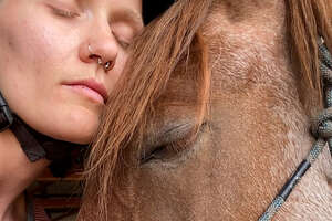 Watch This Woman Slowly Become Best Friends With An Anxious Wild Horse