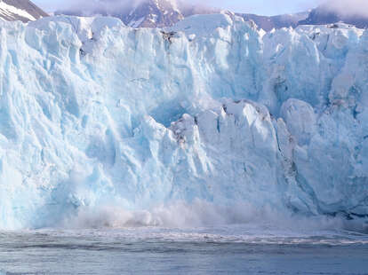 INCREDIBLE COLLAPSE TRIGGERED BY GLACIER CALVING