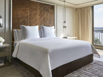 Buy Luxury Hotel Bedding from Marriott Hotels - Down Pillow