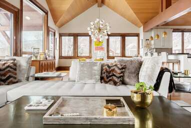 Luxurious ski lodge within walking distance of Aspen Mountain