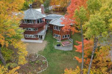 Ski-in/ski-out hexagon-shaped house