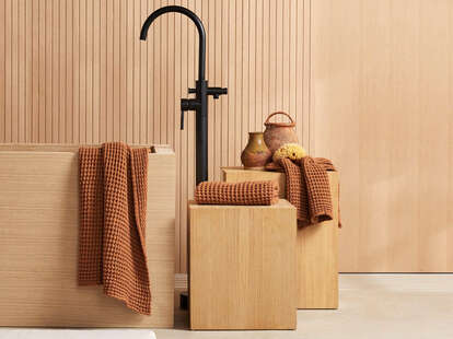 Bathrobe Trends 2023 at international sustainable hotels