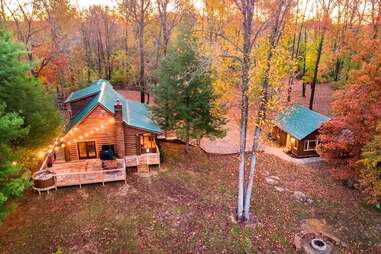 Escape Into The Woods At These Cozy Cabins Across The US - Thrillist 8 cabin