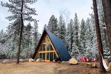 Escape Into The Woods At These Cozy Cabins Across The US - Thrillist 11 cabin