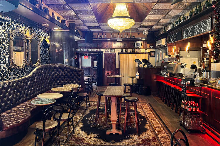 Original Cafés in NYC and Where to Find Them - VIE Magazine