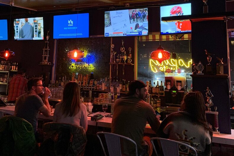 The Best Sports Bars In LA - Los Angeles - The Infatuation