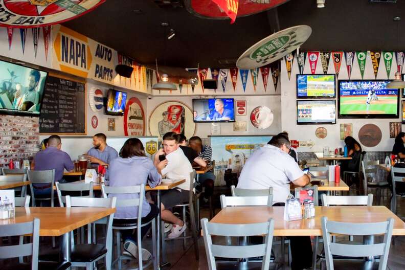 7 great sports bars for watching the Niners take on Los Angeles this Sunday