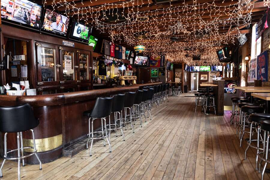 Lottie's Pub A Bar in Chicago, IL Thrillist