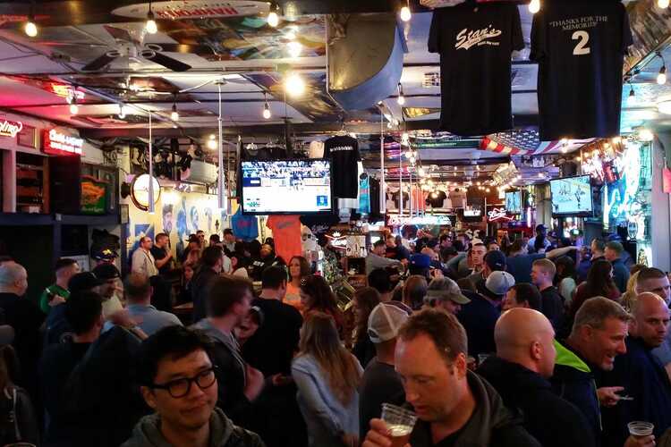 NYC sports bars hope to go long on Super Bowl Sunday, but concede