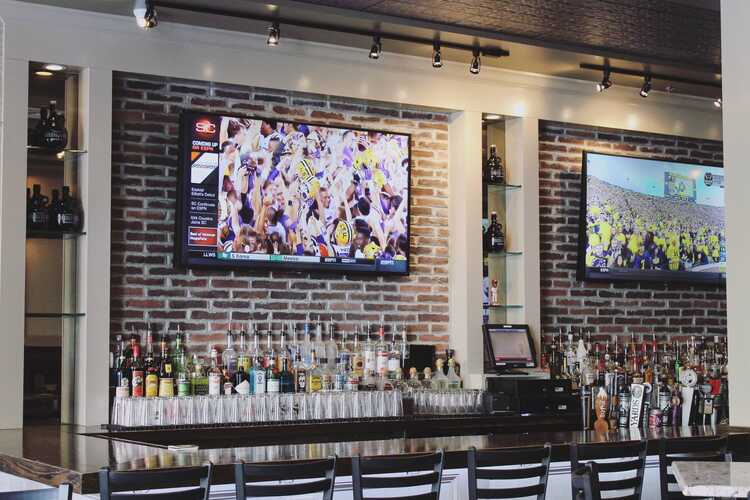 16 Philly Sports Bars Where You Can Catch the Big Game