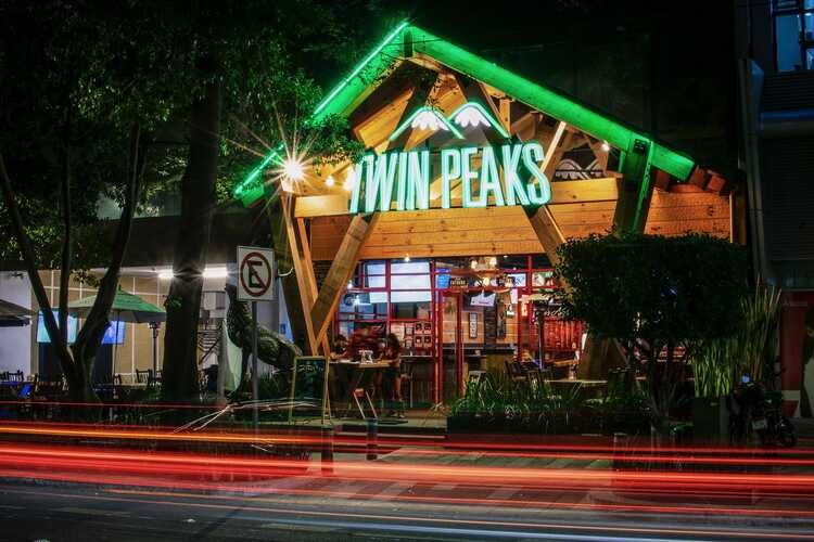 Twin Peaks Restaurant