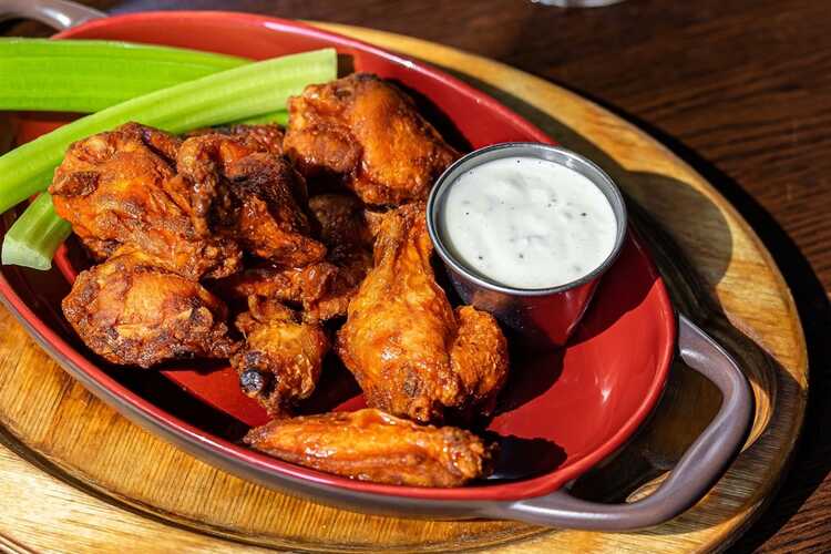 7 Restaurant Chains That Serve the Best Chicken Wings