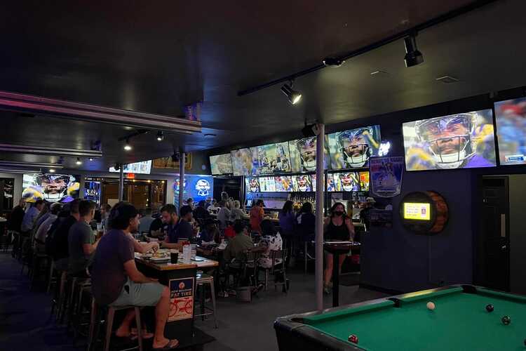 Houston Pool - CLICKS Billiards - Billiards, Games, Sports, Bar & Grill -  Sports Bar