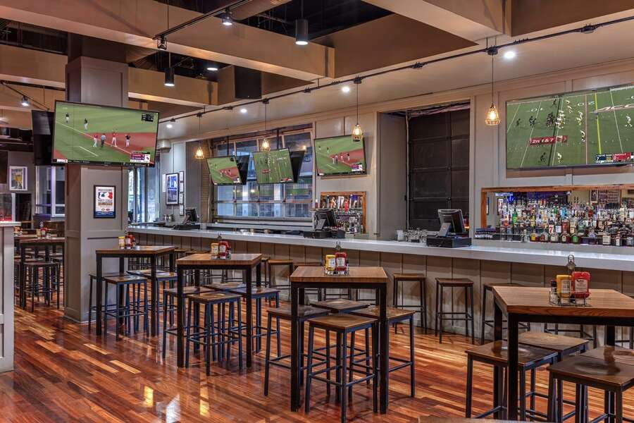 Best Sports Bars in Louisville: Where to Watch & Drink on Game Day -  Thrillist