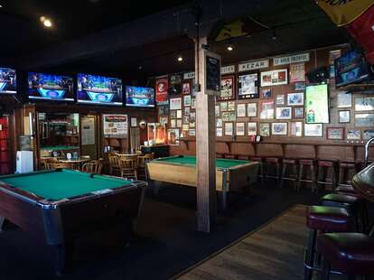 Houston Pool - CLICKS Billiards - Billiards, Games, Sports, Bar & Grill -  Sports Bar