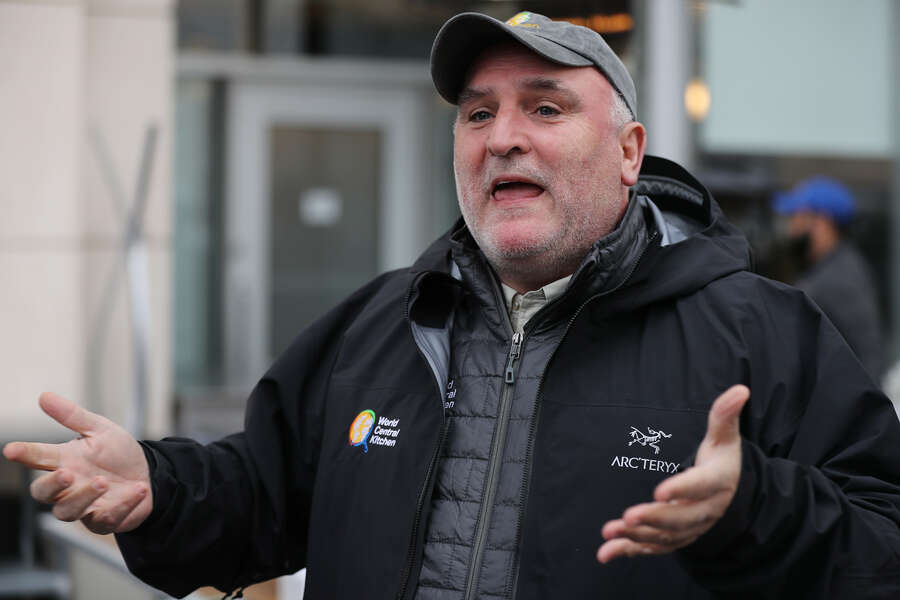 José Andrés & World Central Kitchen Feed Refugees at the Ukraine Border ...