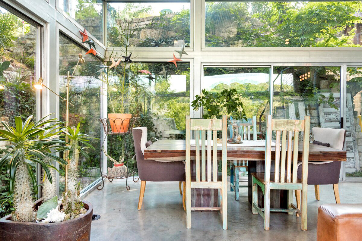 Mid-century modern glass house in Austin