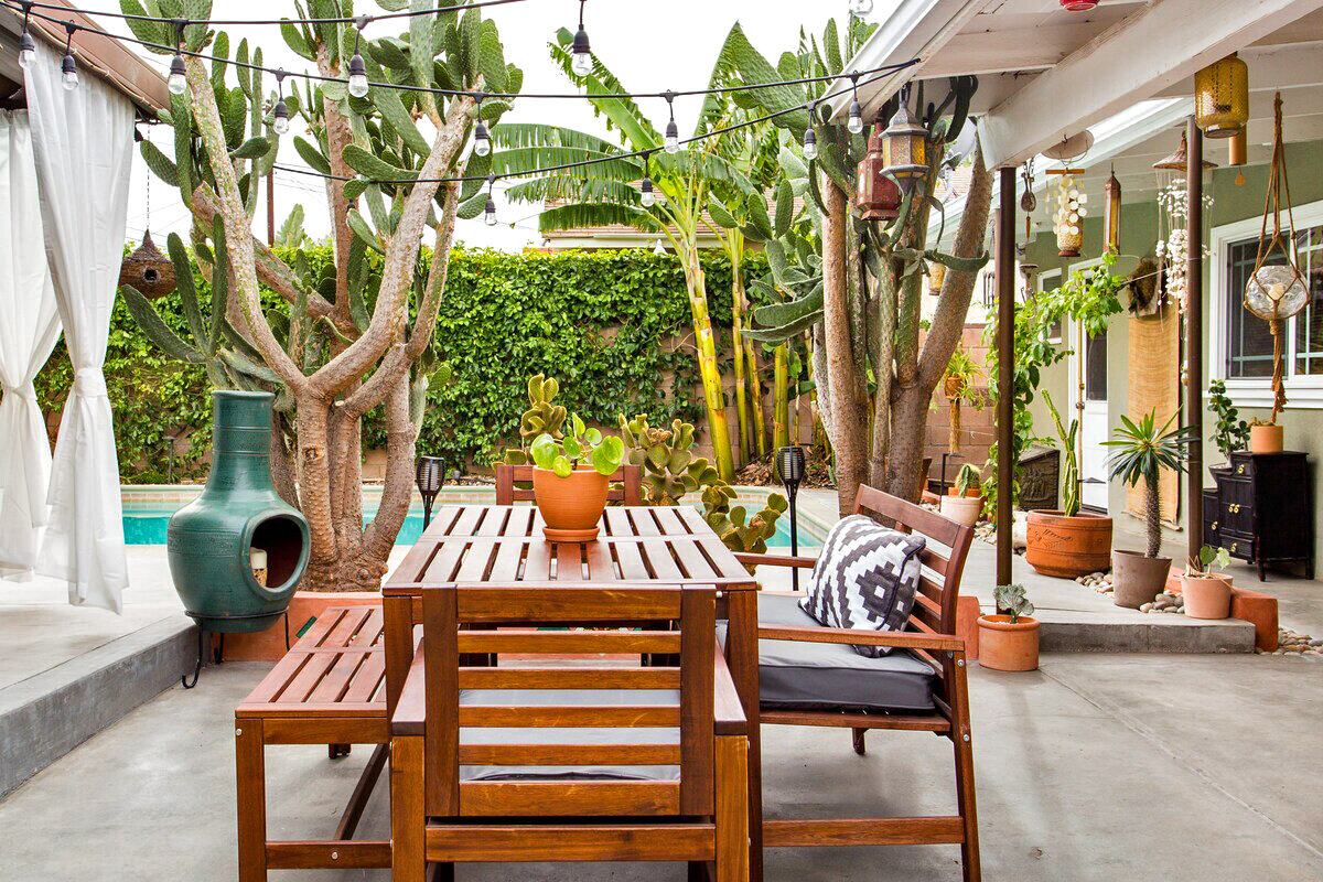 Tropical pool house near Los Angeles