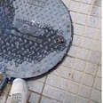 Guy Sees Someone Peeking Out From Manhole Cover And Knows He Has To Help