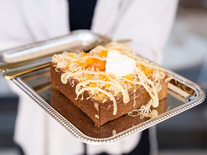 salted egg yolk salty eggs vietnamese toast dessert da vien davien cafe westminster