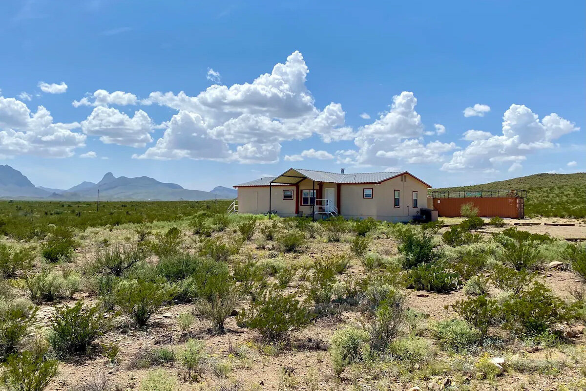 Group-friendly homestead in Terlingua Ranch