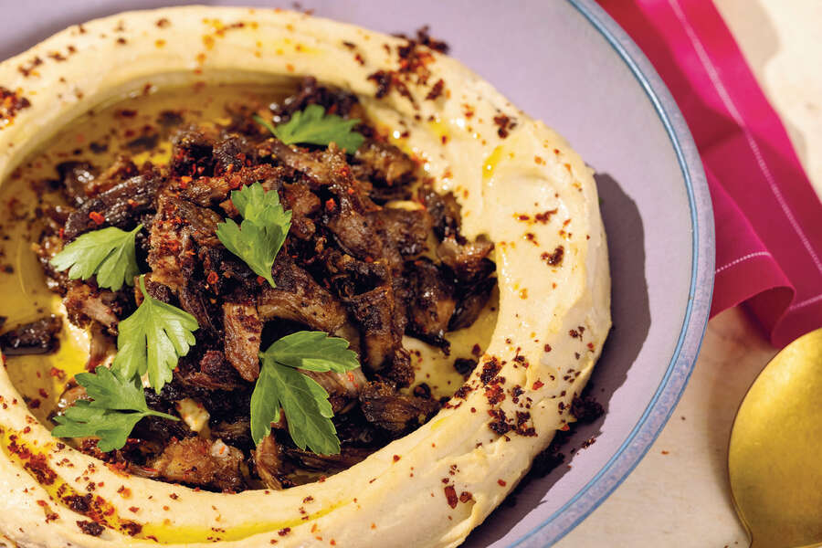 Receta de hummus con carne especiada del nuevo libro de cocina árabe