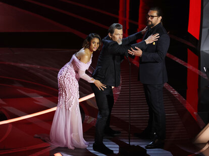 regina hall and josh brolin and jason momoa at the oscars