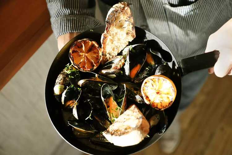 Leland Eating And Drinking House