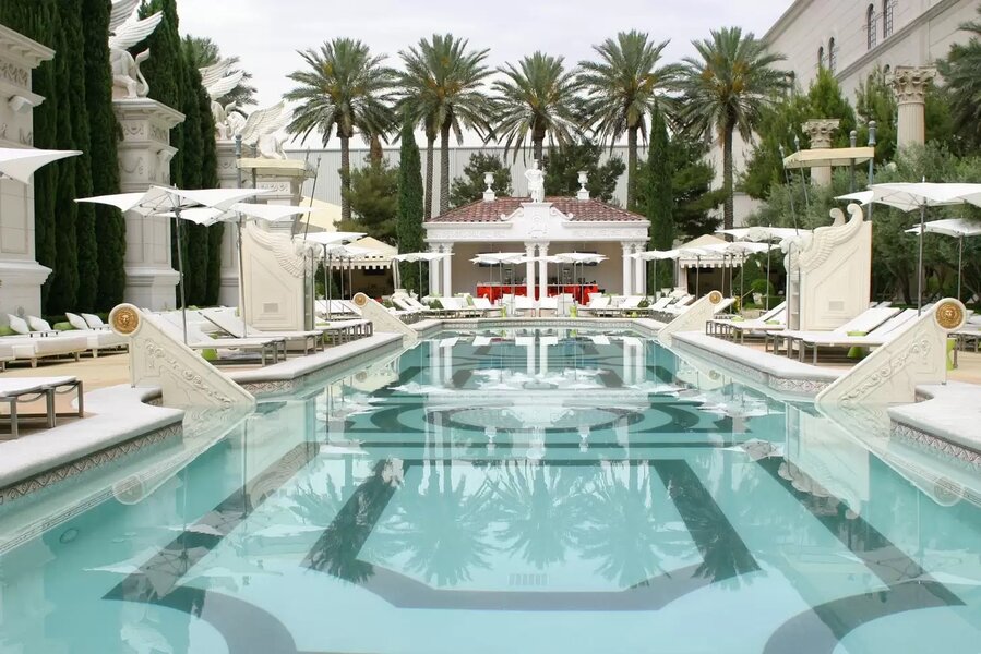 Las Vegas pools that are open in winter - Inspire