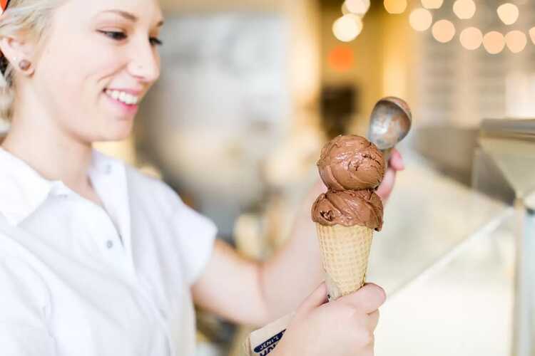 Ice Cream Review: Halo Top Scoop Shop in Los Angeles, CA - Best soft serve  — The Sweetest Escapes