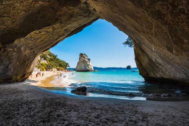 Arch-shaped rock at Cathedral Cove in the Waikato Region.