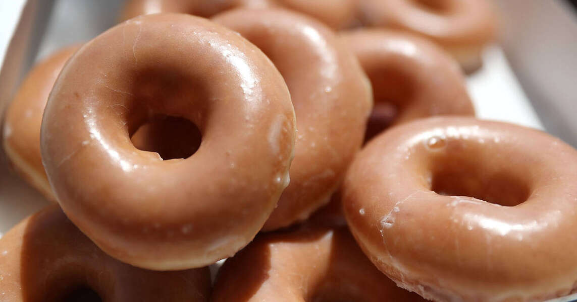 pariteit moordenaar Gaan Krispy Kreme Makes a Dozen Donuts the Same Price as a Gallon of Gas -  Thrillist