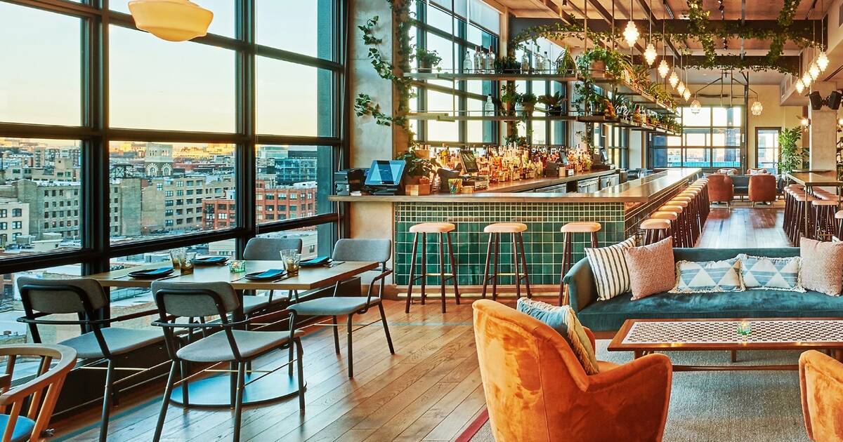 Best Rooftop Bars in Chicago: Cool Places to Drink With a Good View -  Thrillist