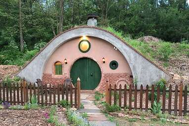 earth house airbnb