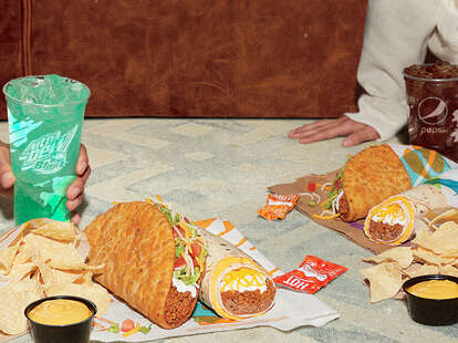 Taco Bell S New Massive 10 Cravings Meal For 2 Gets You A Ton Of Food Thrillist Taco Bell S New Massive 10 Cravings Meal For 2 Gets You A Ton Of Food Thrillist
