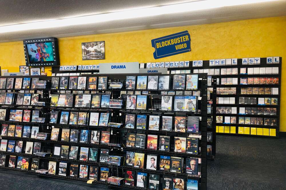 A guy turned his basement into a recreation of the old Blockbuster ...