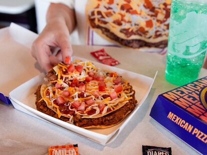 taco bell mexican pizza back on menu