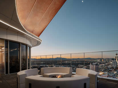 Best Rooftop Bars in Las Vegas: Where to Drink With a Vegas Strip View -  Thrillist