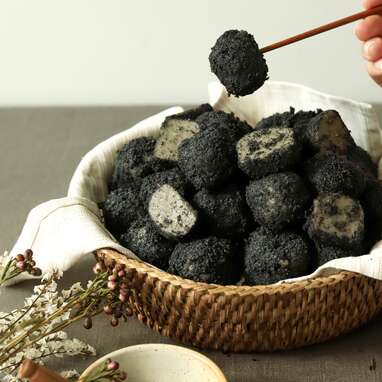 black sesame snacks