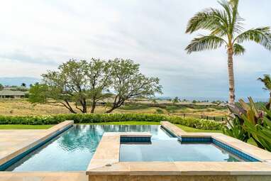 Hawaiian estate overlooking the ocean