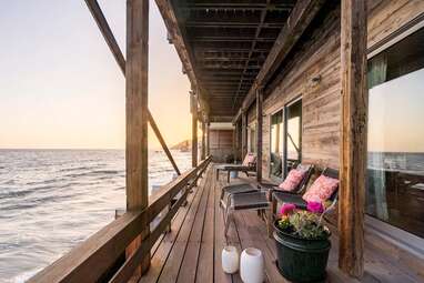 Romantic beachfront apartment in Malibu