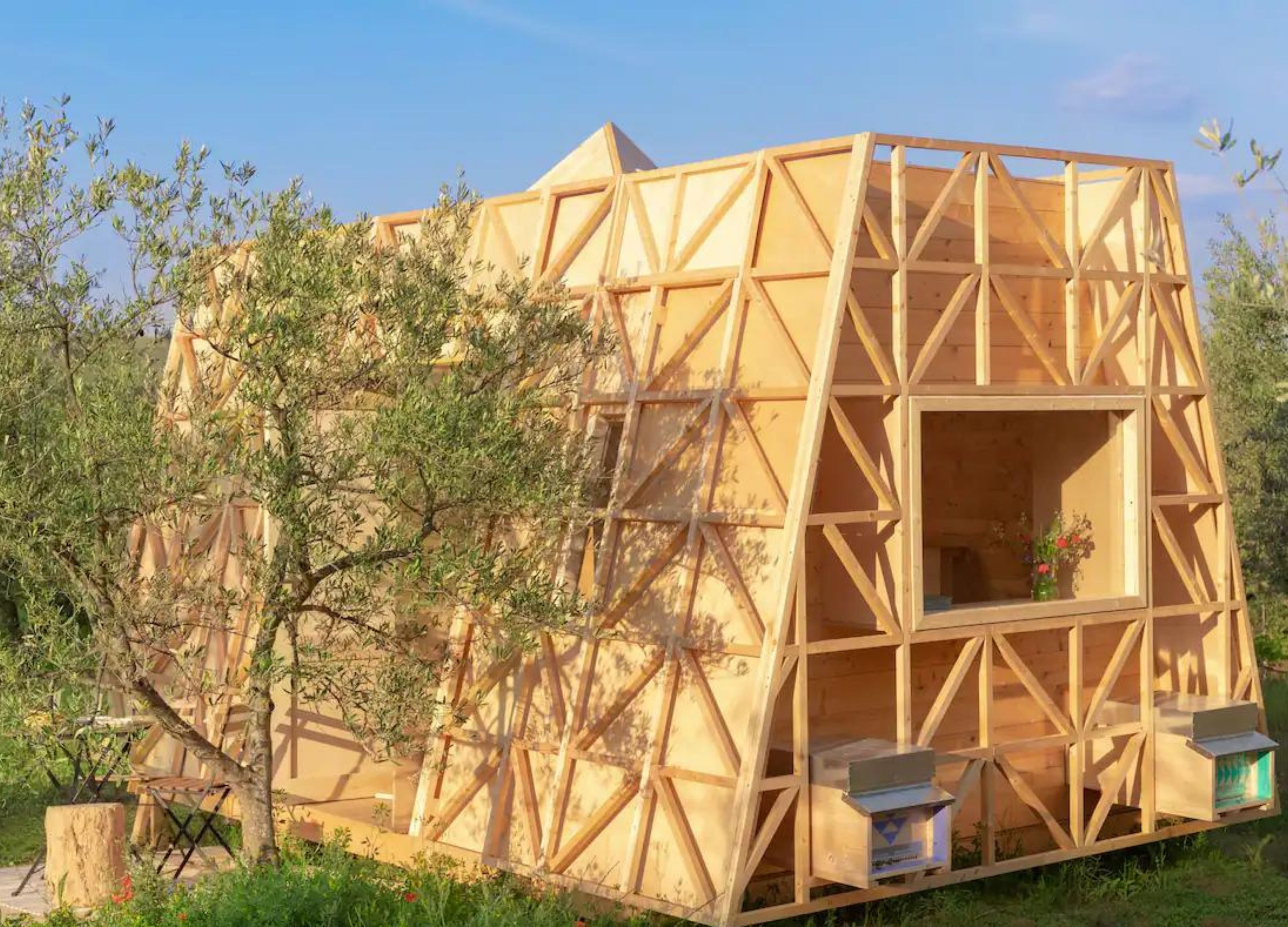 Here’s How You Can Sleep with 1 Million Bees on Your Next Vacation