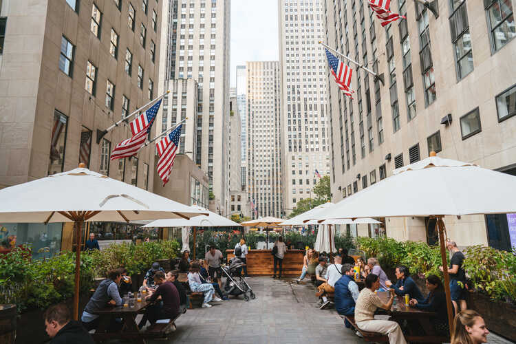 williamsburg beer garden spritzenhaus