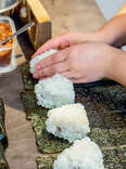 making onigiri