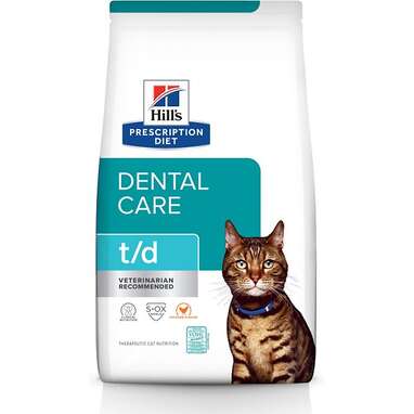 Dry cat food that’ll keep his teeth clean: Hill's Prescription Diet t/d Dental Care Chicken Flavor Dry Cat Food